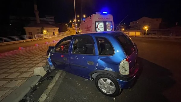 Karaman’da iki otomobil çarpıştı! 3 yaralı